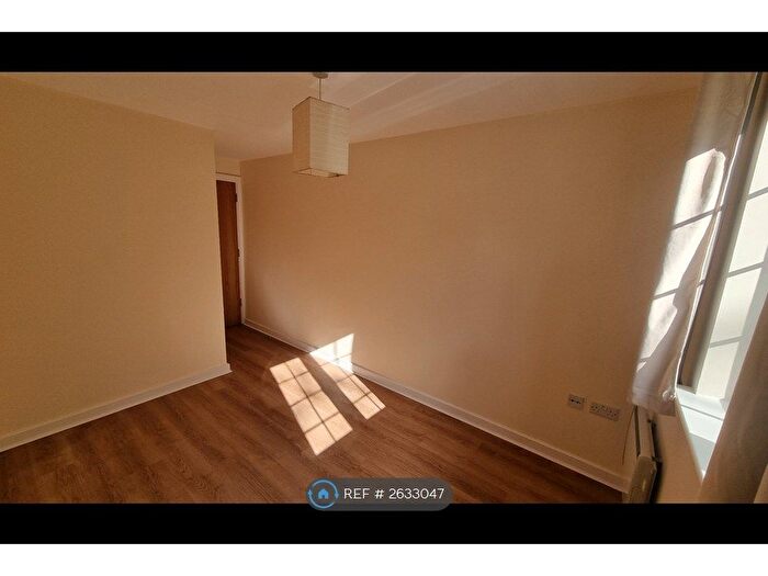 2 Bedroom Flat To Rent In Albert Road, Morley, LS27