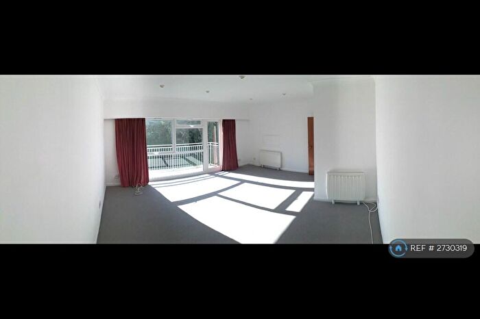 2 Bedroom Flat To Rent In Horseshoe Court, Bournemouth, BH1