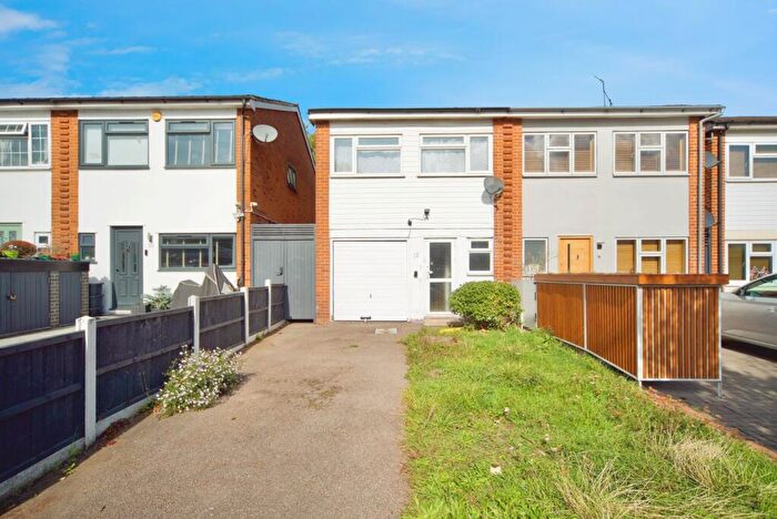 3 Bedroom Semi-Detached House For Sale In Elmcroft Avenue, London, E11