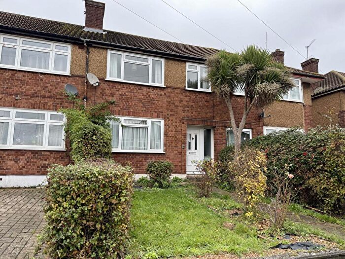 3 Bedroom Terraced House For Sale In Glenton Close, Rise Park, Romford, RM1