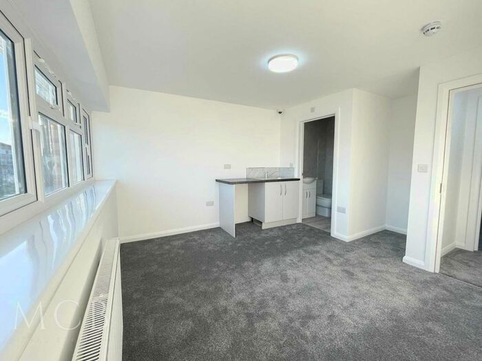 Studio To Rent In Coleridge Way, West Drayton UB7