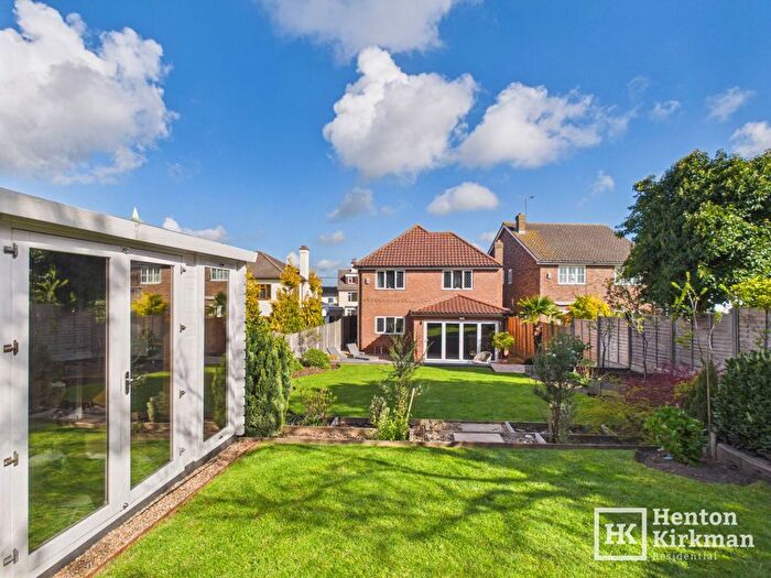 4 Bedroom Detached House For Sale In West Park Crescent, Billericay, CM12