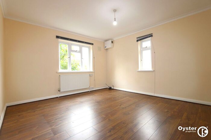 2 Bedroom Flat To Rent In Avenue Road, Chase Court Avenue Road, N14