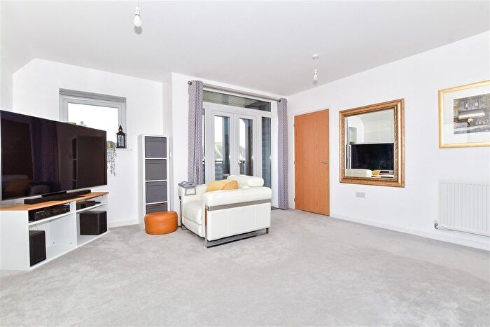 2 Bedroom Flat For Sale In Finn Farm Road, Ashford, Kent, TN25