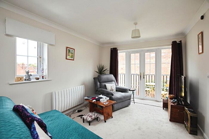 1 Bedroom Apartment For Sale In Crown Mews, Hungerford, RG17