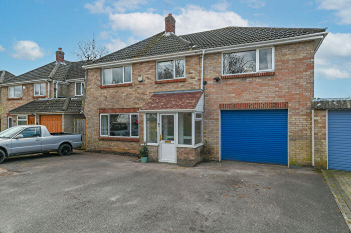 4 Bedroom Detached House For Sale In Chaplains Avenue, Cowplain, PO8