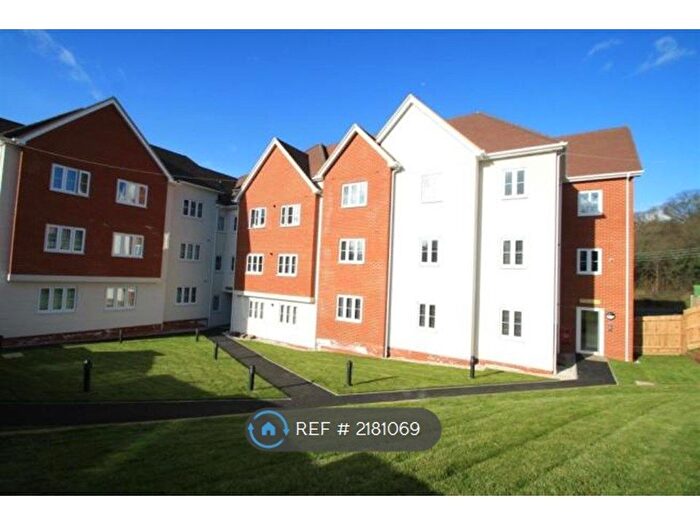 2 Bedroom Flat To Rent In London Road, Benfleet, SS7