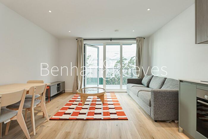 1 Bedroom Flat To Rent In Viola House, Greenleaf Walk, UB1