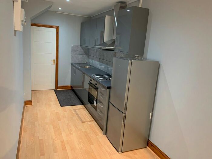 1 Bedroom Flat To Rent In Axholme Avenue, Edgware, Greater London, HA8