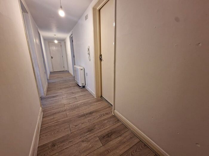 3 Bedroom Flat To Rent In Milliners Court, Milliners Way, Luton, Bedfordshire, LU3