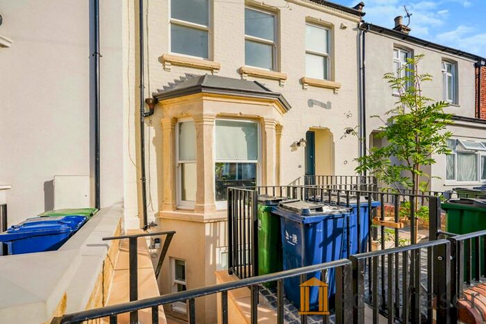 2 Bedroom Flat To Rent In Bullingdon Road, East Oxford, OX4