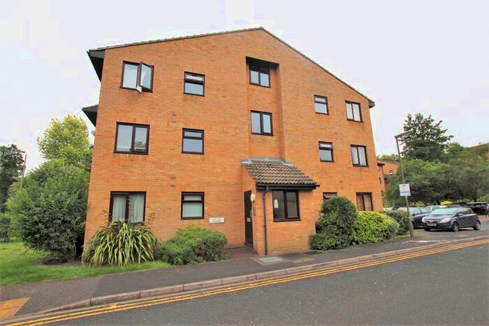 1 Bedroom Flat To Rent In The Rowans, Woking, GU22