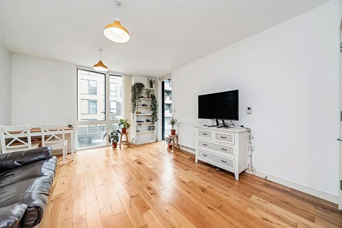 1 Bedroom Flat For Sale In Jacks Farm Way, London, E4