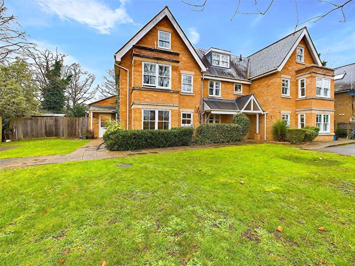 4 Bedroom Semi-Detached House To Rent In Lexington Place, Kingston Upon Thames, KT1