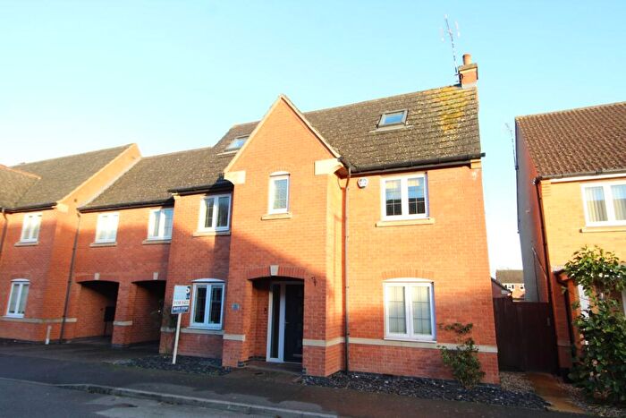 4 Bedroom Link Detached House For Sale In Lacey Close, Lutterworth, LE17