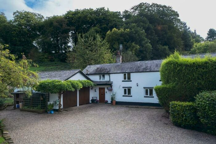 3 Bedroom Semi-Detached House For Sale In Luddington Hill, Utkinton, CW6