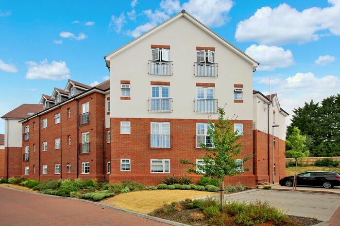 2 Bedroom Flat To Rent In Lower Luton Road, Harpenden, AL5