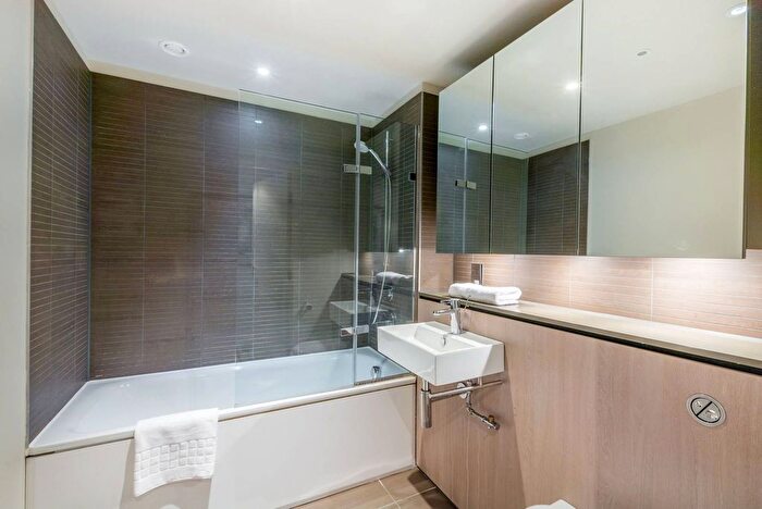 3 Bedroom Flat To Rent In Merchant Square East, Paddington, London, W2
