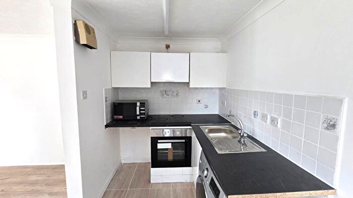 Studio To Rent In Swan Drive, London, NW9
