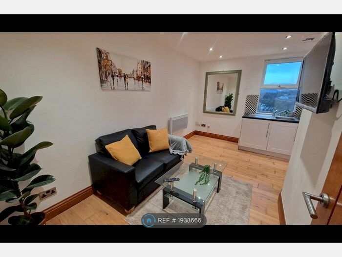 1 Bedroom Flat To Rent In Windsor Road, Newton Heath, M40