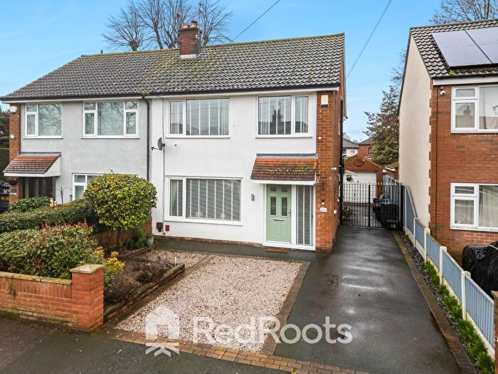 3 Bedroom Semi Detached House For Sale In Gurth Avenue, Edenthorpe, Doncaster, DN3