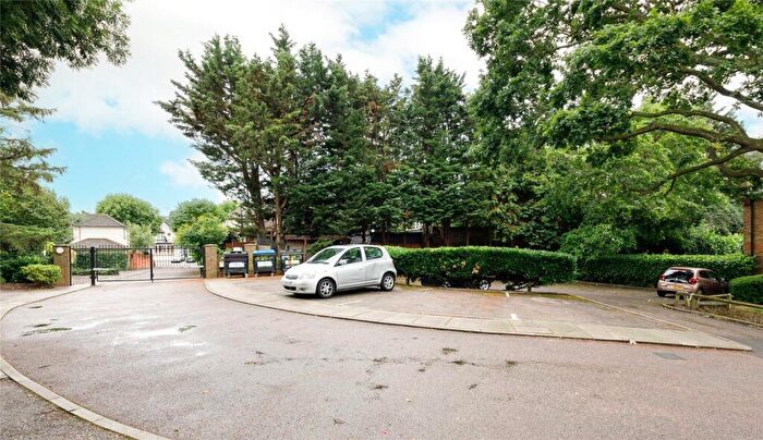 1 Bedroom Flat For Sale In Foxwood Green Close, Enfield, EN1