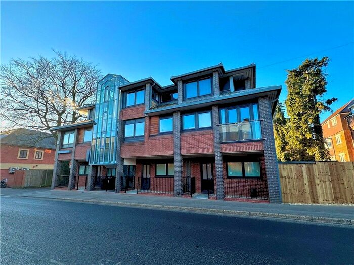 2 Bedroom Flat For Sale In Branksomewood Road, Fleet, Hampshire, GU51