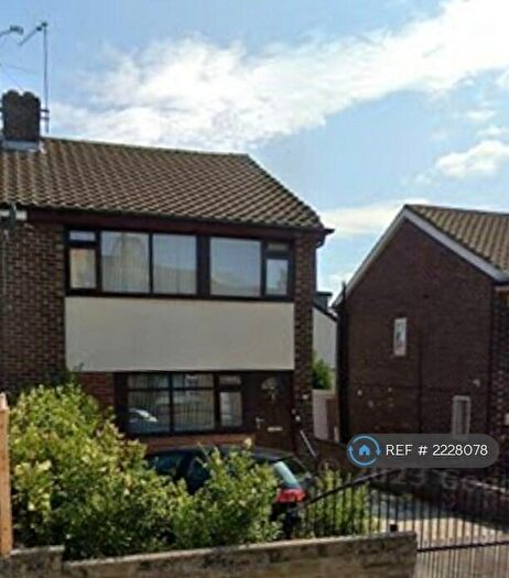 5 Bedroom Semi-Detached House To Rent In Aberdeen Place, Bradford, BD7