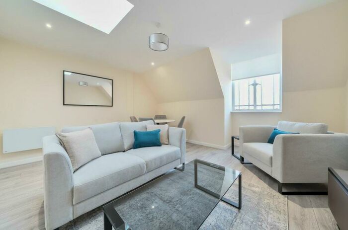 2 Bedroom Flat To Rent In Cheltenham House, Clare Street, Bristol, BS1