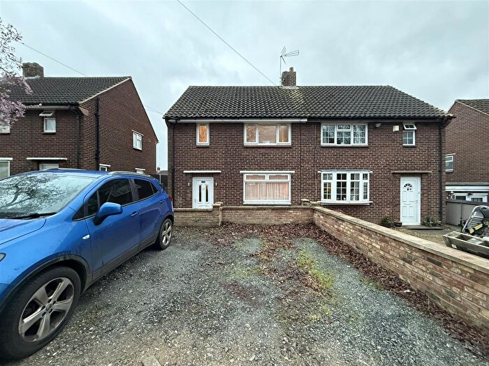 3 Bedroom Terraced House To Rent In Petten Grove, Kent, Orpington, BR5