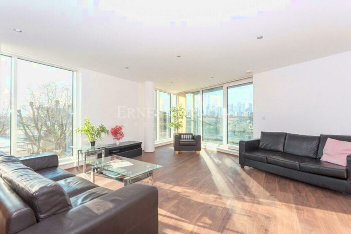 3 Bedroom Apartment To Rent In Alaska Apartments, Royal Victoria, E16