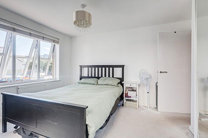 1 Bedroom Flat To Rent In Cricketfield Grove, Leigh-On-Sea, SS9