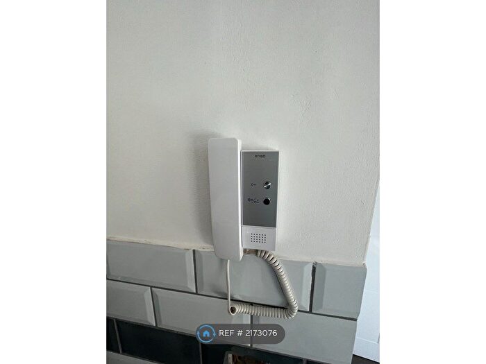 Studio To Rent In Garratt Lane, London, SW17