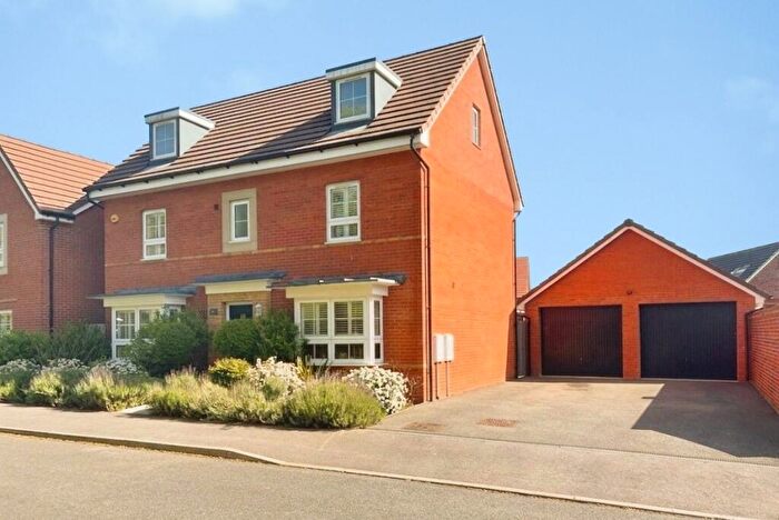 5 Bedroom Detached House For Sale In Viney Close, Hook, Hampshire, RG27