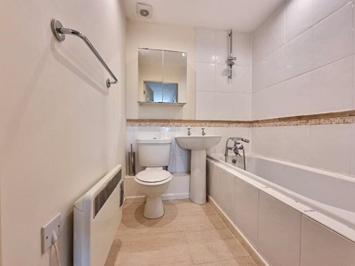 2 Bedroom Flat To Rent In Daniel Hill Mews, Sheffield, S6