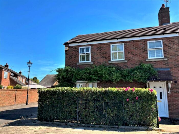 3 Bedroom Semi-Detached House To Rent In Pottery Close, Aylesbury, HP19