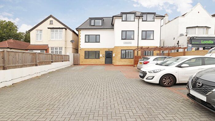 2 Bedroom Flat For Sale In Heaslip Court, Blackfen Road, Sidcup, Kent, DA15