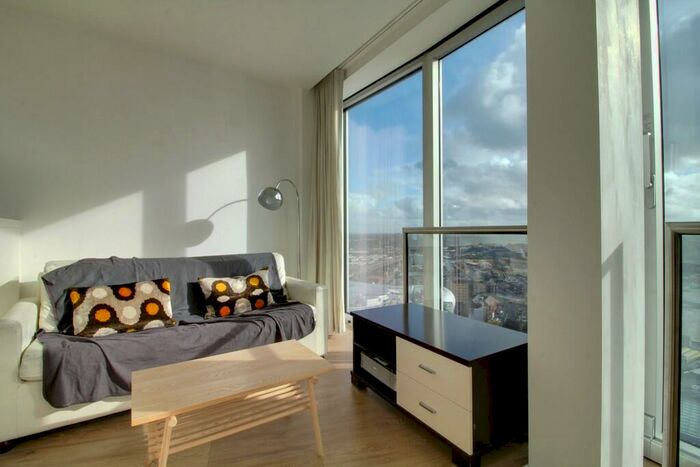 Studio To Rent In Rotunda, New Street, Birmingham, B2