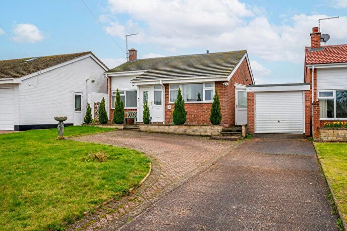 2 Bedroom Detached Bungalow For Sale In Waveney Drive, Hoveton, NR12