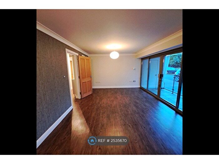 2 Bedroom Flat To Rent In Dorchester Court, Yeovil, BA20