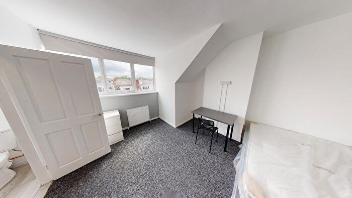 3 Bedroom Semi-Detached House To Rent In Beechwood Terrace, Leeds, LS4