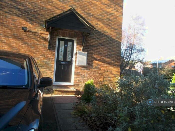1 Bedroom Flat To Rent In Roxburghe Close, Bordon, GU35