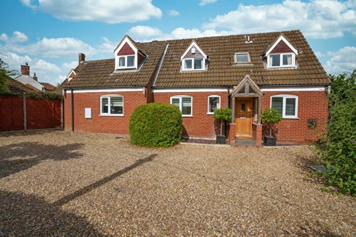 4 Bedroom Chalet For Sale In The Street, Norwich, NR12