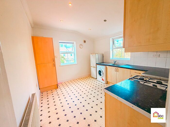 2 Bedroom Flat To Rent In B Ingleby Road, Ilford, Essex, Uk, IG1