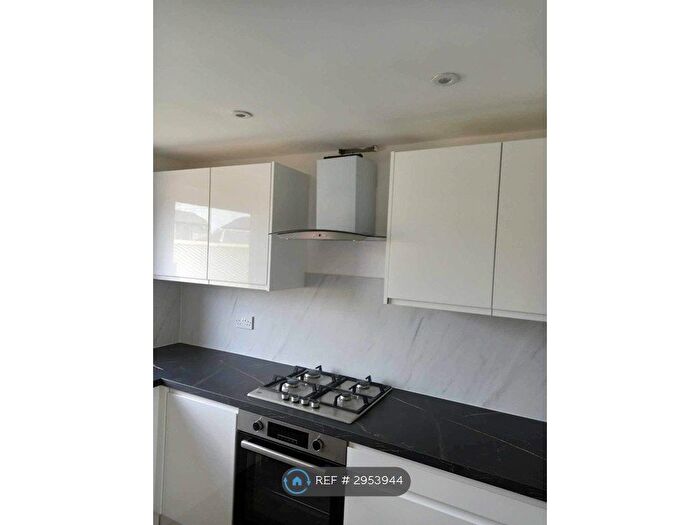 2 Bedroom Flat To Rent In Hamilton Street, Carluke, ML8