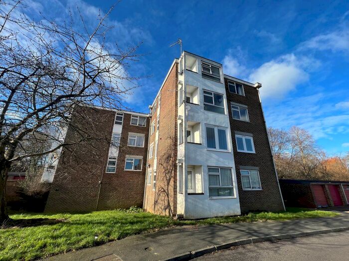 2 Bedroom Property To Rent In Willowfield, Harlow, Essex, CM18