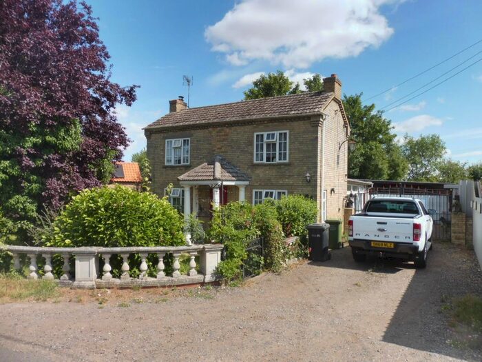 3 Bedroom Detached House For Sale In The Cottons, Outwell, Wisbech, PE14