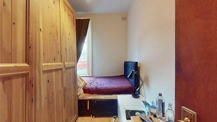 1 Bedroom Flat For Sale In Great North Road, Highgate, N6