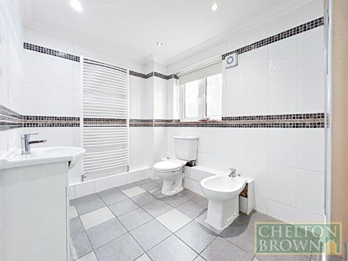 2 Bedroom Apartment To Rent In Chestnut Road, Northampton, Northamptonshire, NN3