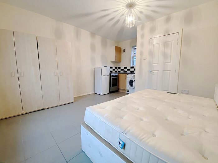 Studio To Rent In Tennyson Road, Hounslow, TW3